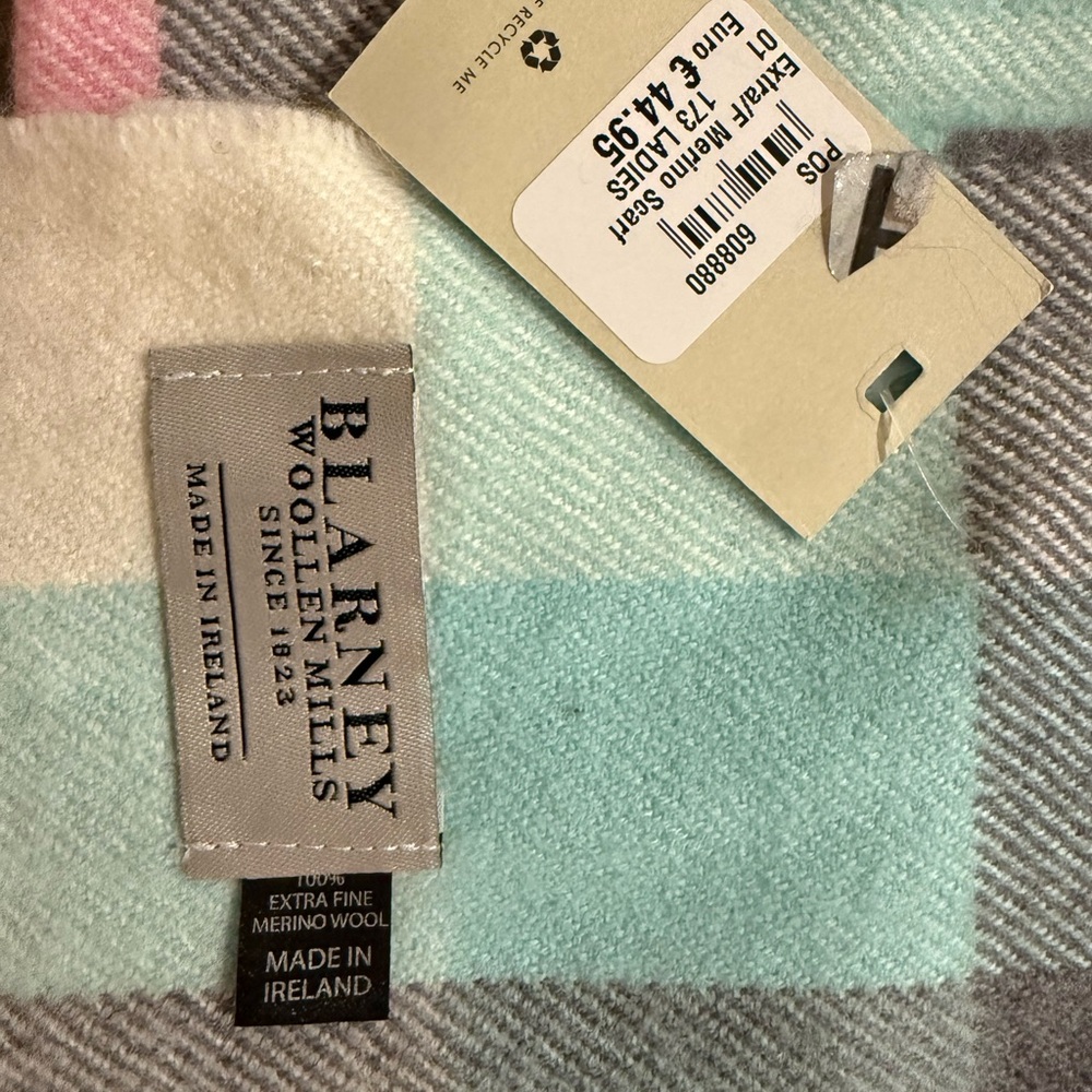 NWT Blarney Woollen Mills Extra Fine Merino Wool Scarf - Made in Ireland - Picture 3 of 5